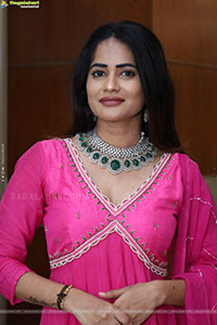 Naziya Khan at Hi Life Summer Special Exhibition, HD Gallery
