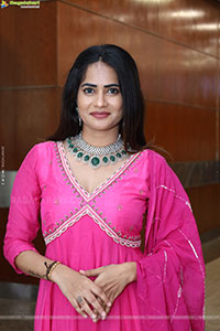 Naziya Khan at Hi Life Summer Special Exhibition, HD Gallery
