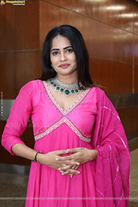 Naziya Khan at Hi Life Summer Special Exhibition, HD Gallery