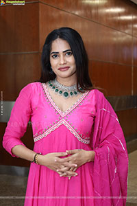Naziya Khan at Hi Life Summer Special Exhibition, HD Gallery