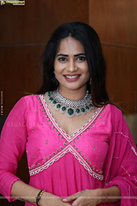 Naziya Khan at Hi Life Summer Special Exhibition, HD Gallery
