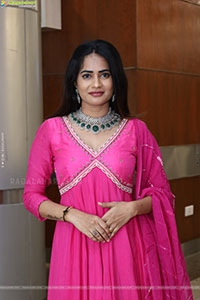 Naziya Khan at Hi Life Summer Special Exhibition, HD Gallery