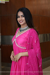 Naziya Khan at Hi Life Summer Special Exhibition, HD Gallery