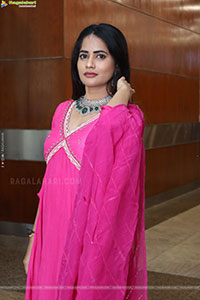 Naziya Khan at Hi Life Summer Special Exhibition, HD Gallery