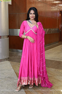 Naziya Khan at Hi Life Summer Special Exhibition, HD Gallery