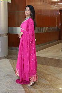 Naziya Khan at Hi Life Summer Special Exhibition, HD Gallery