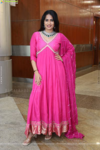 Naziya Khan at Hi Life Summer Special Exhibition, HD Gallery