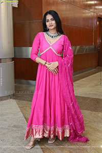 Naziya Khan at Hi Life Summer Special Exhibition, HD Gallery