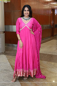 Naziya Khan at Hi Life Summer Special Exhibition, HD Gallery
