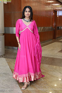 Naziya Khan at Hi Life Summer Special Exhibition, HD Gallery