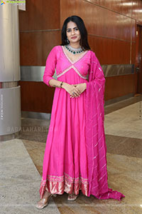 Naziya Khan at Hi Life Summer Special Exhibition, HD Gallery