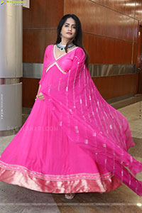 Naziya Khan at Hi Life Summer Special Exhibition, HD Gallery