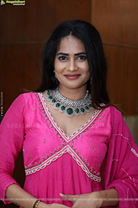 Naziya Khan at Hi Life Summer Special Exhibition, HD Gallery