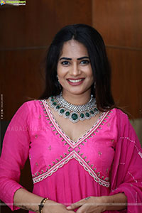 Naziya Khan at Hi Life Summer Special Exhibition, HD Gallery