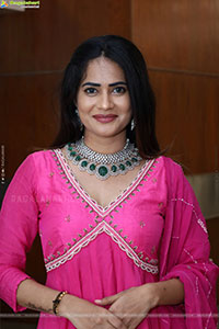 Naziya Khan at Hi Life Summer Special Exhibition, HD Gallery
