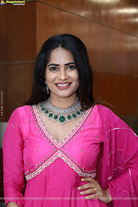 Naziya Khan at Hi Life Summer Special Exhibition, HD Gallery