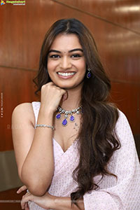 Pragnya Ayyagari stills in Pink Saree, HD Gallery