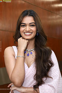 Pragnya Ayyagari stills in Pink Saree, HD Gallery