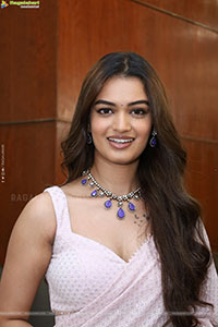 Pragnya Ayyagari stills in Pink Saree, HD Gallery