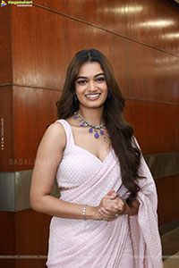 Pragnya Ayyagari stills in Pink Saree, HD Gallery