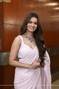 Pragnya Ayyagari stills in Pink Saree, HD Gallery