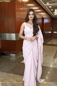 Pragnya Ayyagari stills in Pink Saree, HD Gallery