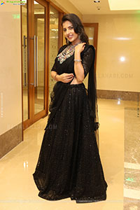 Pratiksha Mishra Poses with Designer Jewellery