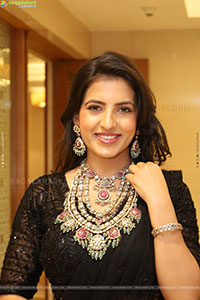Pratiksha Mishra Poses with Designer Jewellery