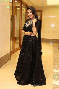 Pratiksha Mishra Poses with Designer Jewellery
