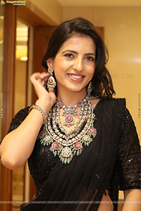Pratiksha Mishra Poses with Designer Jewellery