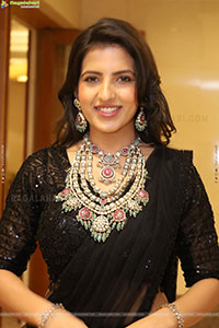 Pratiksha Mishra Poses with Designer Jewellery