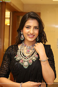 Pratiksha Mishra Poses with Designer Jewellery