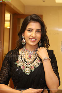 Pratiksha Mishra Poses with Designer Jewellery