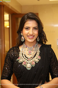 Pratiksha Mishra Poses with Designer Jewellery