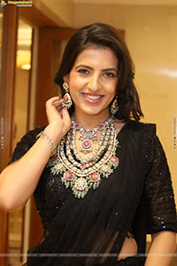 Pratiksha Mishra Poses with Designer Jewellery
