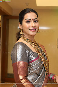 Preethi Singh Traditional stills with Jewellery