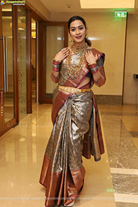 Preethi Singh Traditional stills with Jewellery