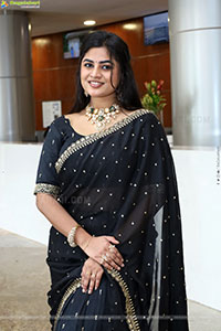 Siri Papa stills in Black Saree, HD Gallery