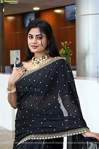 Siri Papa stills in Black Saree, HD Gallery
