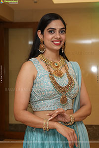 Swetha Kanduri Poses with Jewellery, HD Gallery