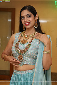 Swetha Kanduri Poses with Jewellery, HD Gallery