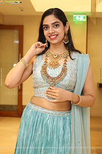 Swetha Kanduri Poses with Jewellery, HD Gallery