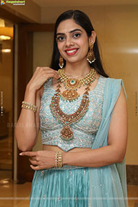 Swetha Kanduri Poses with Jewellery, HD Gallery