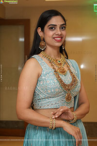 Swetha Kanduri Poses with Jewellery, HD Gallery
