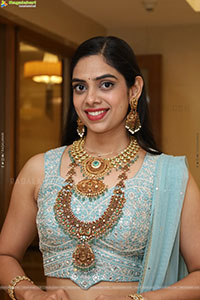 Swetha Kanduri Poses with Jewellery, HD Gallery