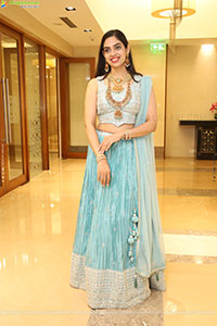 Swetha Kanduri Poses with Jewellery, HD Gallery