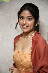 Heroine Tejaswi Rao at Purushaha Movie Pre Release Event, HD Gallery