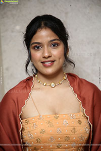 Heroine Tejaswi Rao at Purushaha Movie Pre Release Event, HD Gallery