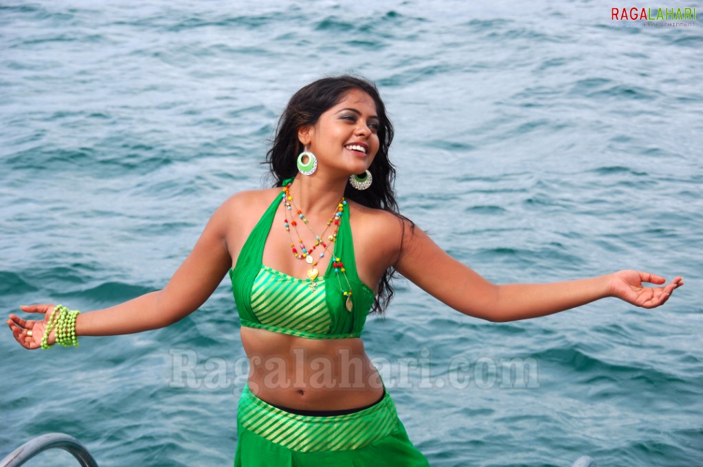 bindumadhavi85.jpg
