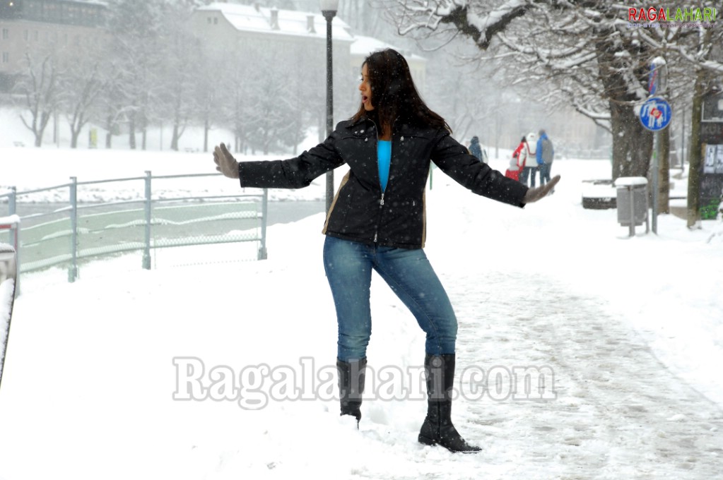 Ileana D'Cruz at Snowy Hills images